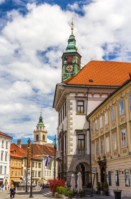 Ljubljana: 2h walking tour with local guide - Why this walk works well in Ljubljana