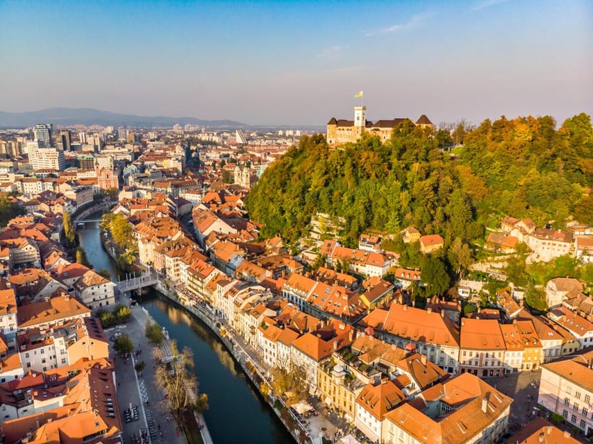 Ljubljana: 2h walking tour with local guide - Finishing across Butcher’s Bridge