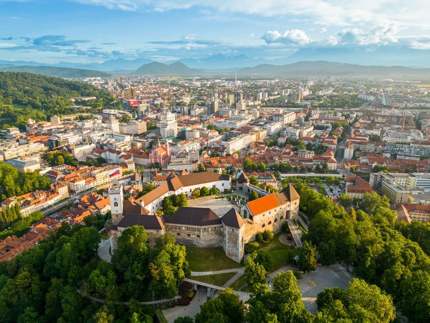 Ljubljana: 2h walking tour with local guide - Pace, duration, and physical demands