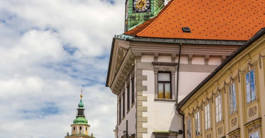 Ljubljana: 2h walking tour with local guide - Starting with Prešeren Square and Triple Bridge