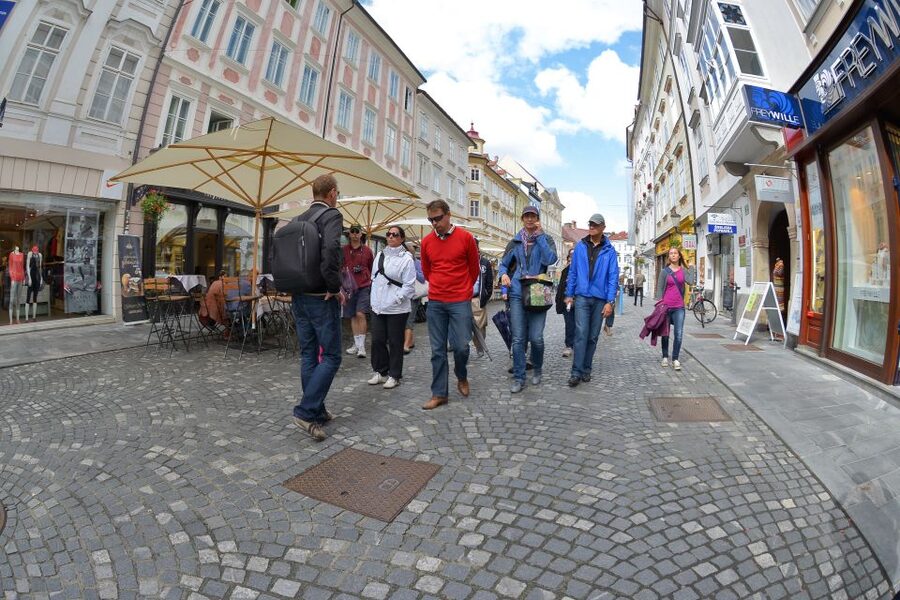 Ljubljana: Guided Walk & Funicular Ride to Ljubljana Castle - What the guide adds to the walk