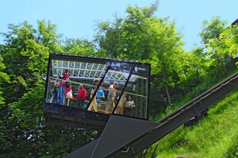 Ljubljana: Guided Walk & Funicular Ride to Ljubljana Castle - Starting at Ljubljana Town Hall and Robba Fountain