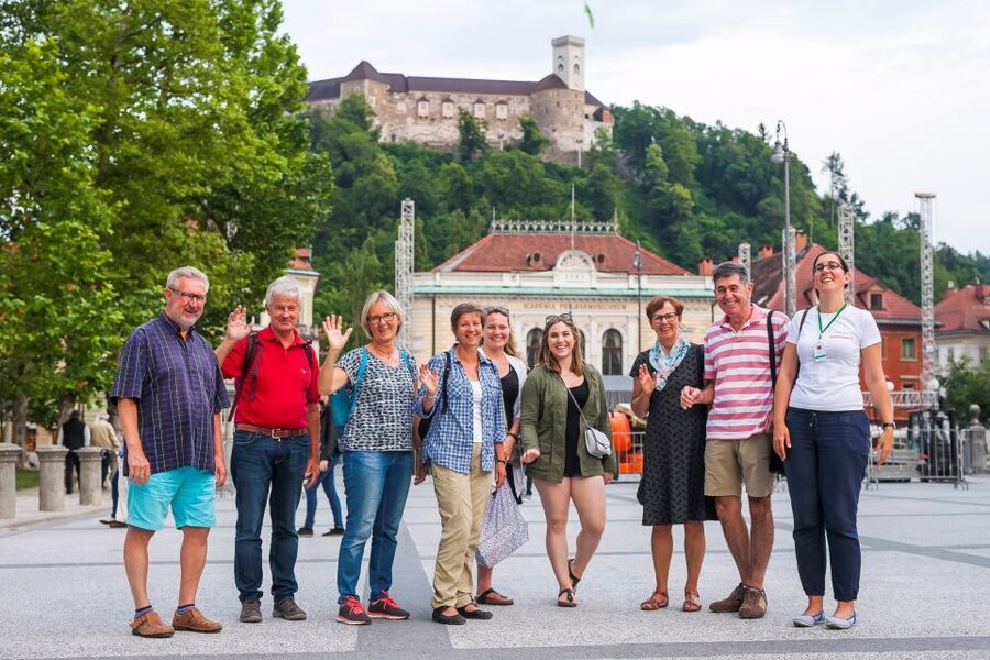 Ljubljana: Slovenian Cuisine Walking Tour with Tastings - What the guide adds between bites