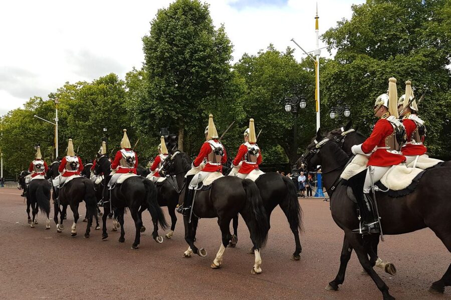 London: 30 London Sights Guided Walking Tour - Trafalgar Square and the royal route through Whitehall