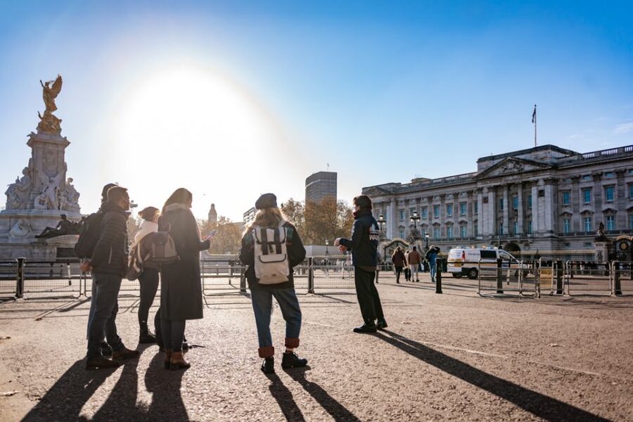 London: Best Landmarks Walking Tour - Buckingham Palace and Horse Guards Parade