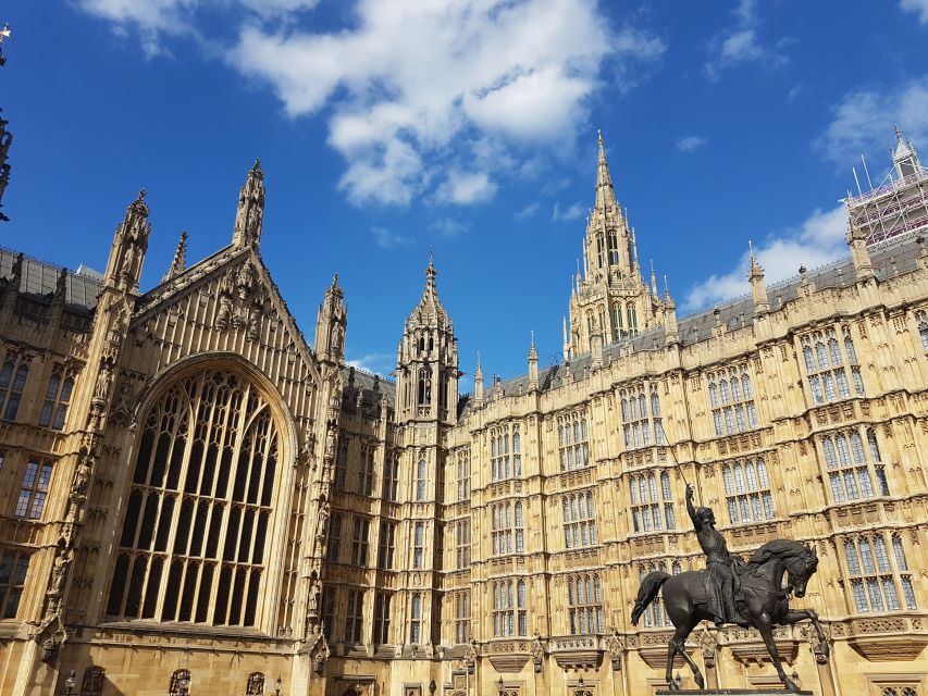 London: British Royalty Walking Tour - The Mall, Clarence House, and St. James’s Palace