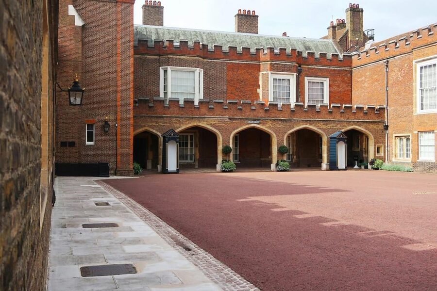 London: Buckingham Palace State Rooms & Royal Walking Tour - Who will enjoy this tour most