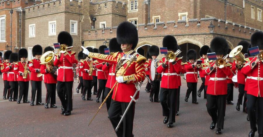 London: Changing of the Guard Walking Tour - Who should book this walking tour?