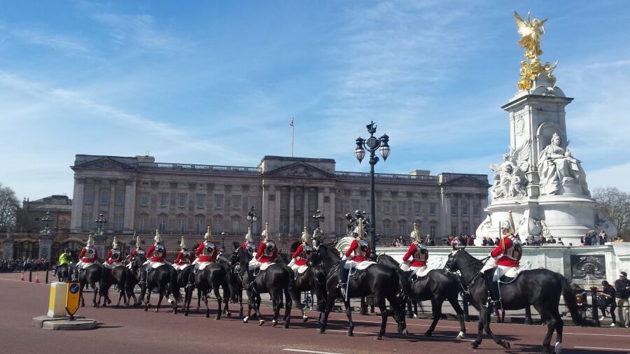 London: Changing of the Guard Walking Tour - Buckingham Palace offers the grand finish, not the complete ceremony