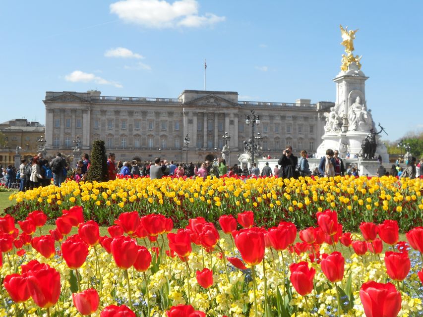 London: Changing of the Guard Walking Tour - The Mall turns a parade into a moving story