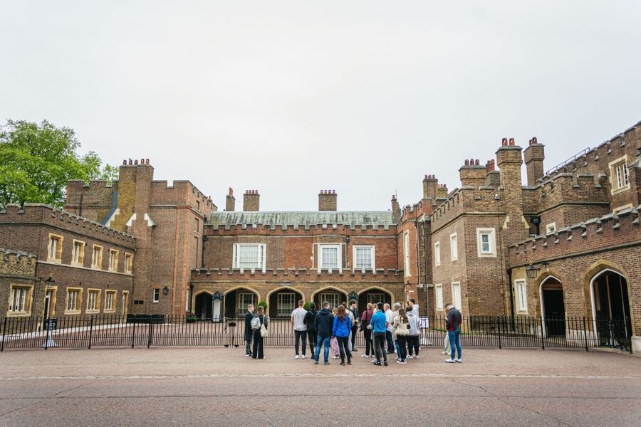 London: Ghost Walk and River Thames Boat Ride - The storytelling is the real attraction