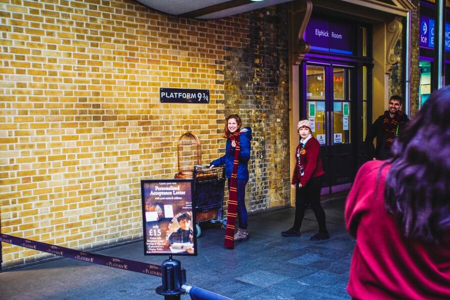 London: Harry Potter Movies Walking Tour (Kids Go Free) - Borough Market and the London Bridge finale