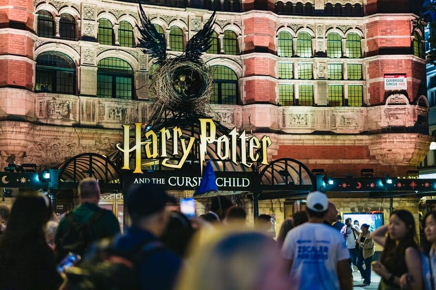 London: Harry Potter Walking Tour in German - The Leaky Cauldron, Gringotts, and London’s secret corners