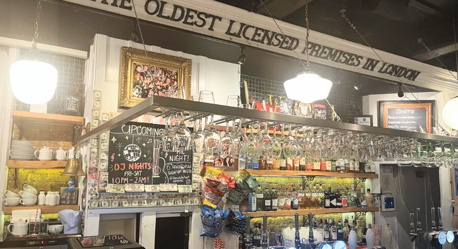 London: Historic London Pub Walking Tour - Why this pub walk works better than a standard bar crawl