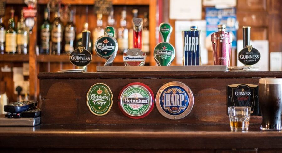 London: Historic London Pub Walking Tour - What the guides add to the afternoon
