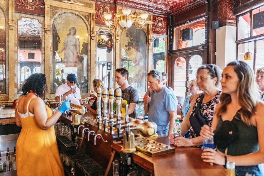 London: Historic Pubs of Central London Walking Tour - Dickens, alleys, and the value of a local guide
