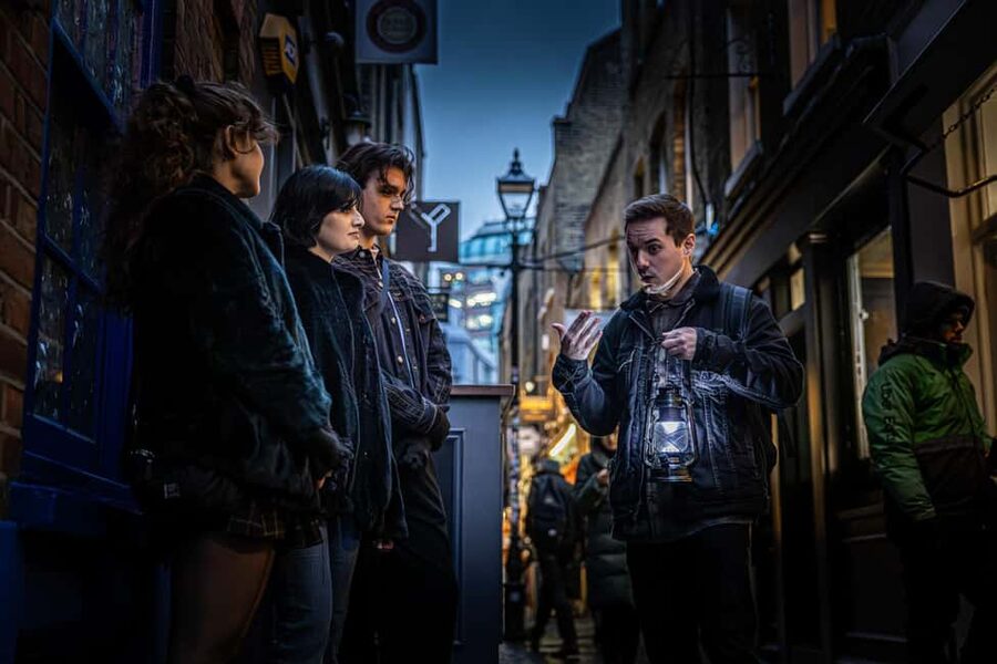 London: Interactive Jack the Ripper Night Walking Tour - St Botolph without Aldgate and Goulston Street