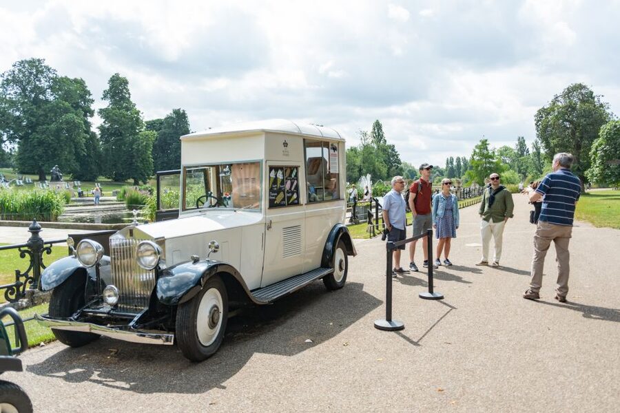 London: Kensington Palace Afternoon Tea & Guided Walk - The Sunken Garden, statues, and the best photo moments