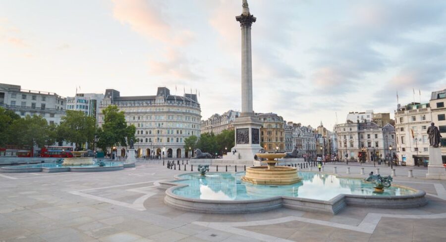 London: London Sightseeing Walking Tour with 30+ Sights - Buckingham Palace makes a fitting finish