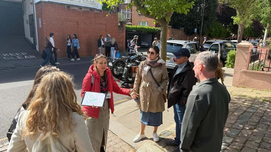 London: Notting Hill Walking Tour - Following the Notting Hill film trail