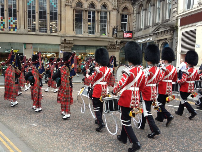 London: Private Walking Sightseeing Tour - St. James’s Park and a slower stretch