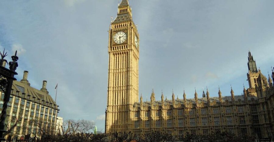 London: Private Walking Sightseeing Tour - Westminster Abbey: grand, crowded, and important