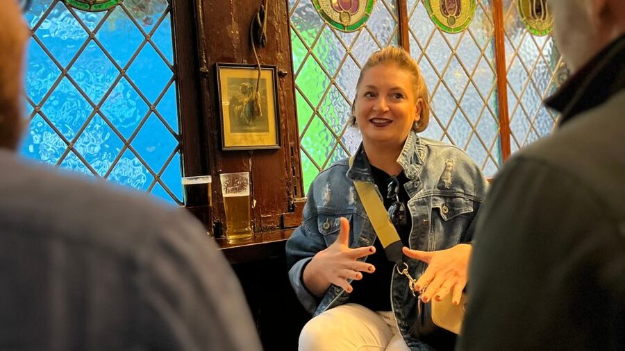 London: Royal Historic Pubs Walking Tour - Four pubs, four different reasons to stop
