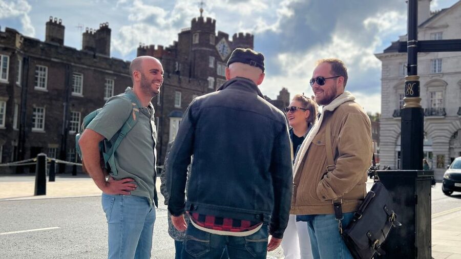 London: Royal Historic Pubs Walking Tour - Secret alleys and the unseen side of central London