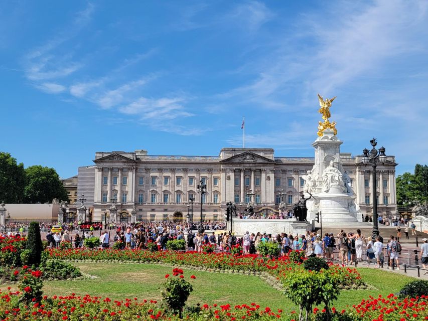 London: Royal Walking Tour and Buckingham Palace Audio Tour - St James’s Palace and The Mall