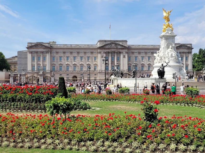 London: Royal Walking Tour with Guard Change & Royal Mews - Buckingham Palace State Rooms: the seasonal choice