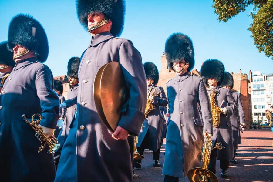 London: Royalty Walking Tour with Changing of The Guard - The Mall, Clarence House, and royal ceremony