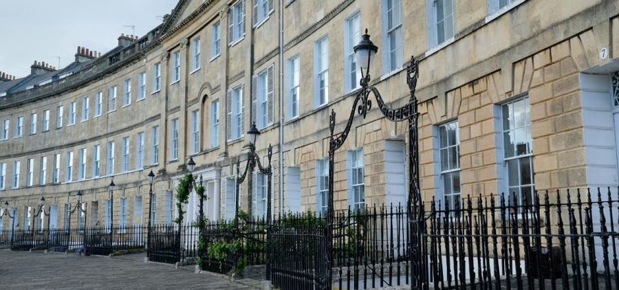London: Self-Guided Notting Hill Walking Tour with an APP - St Luke’s Mews and the film connection