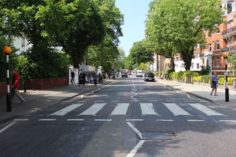 London: The Beatles Walking Tour of Marylebone and Abbey Rd - Abbey Road crossing: the big finish