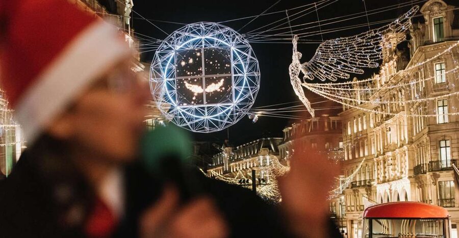 London: Tootbus Christmas Lights Tour incl walking tours - Starting at 1 Coventry Street in the West End