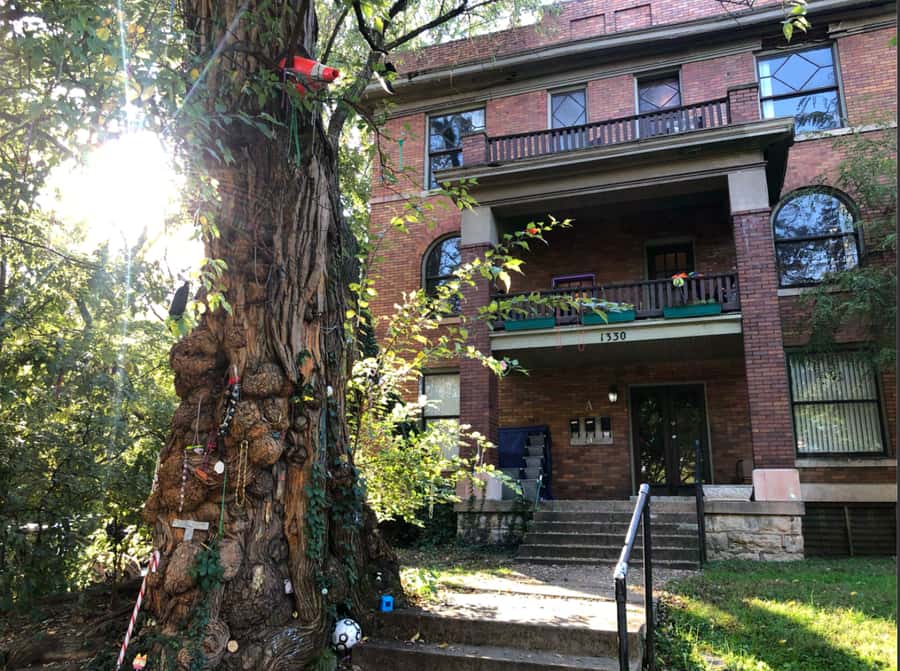 Louisville: Old Louisville Walking Ghost Tour - Meeting your guide near the Filson Historical Society