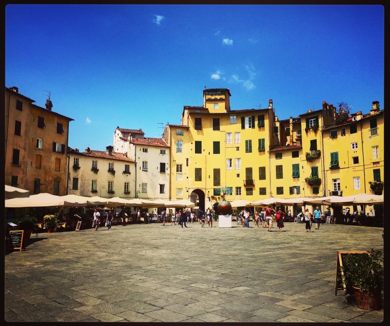 Lucca: 2-Hour City Center Walking Tour - San Frediano and Piazza dell’Anfiteatro