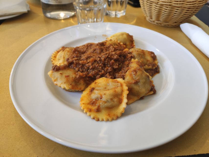 Lucca: Guided Food Walking Tour with Tastings - Key points to know before you book