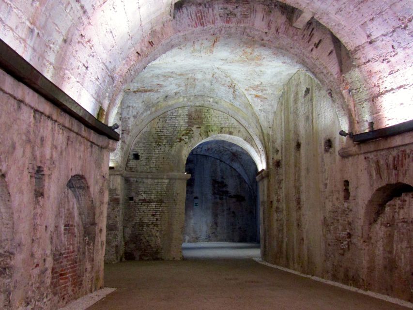 Lucca: Renaissance City Walls Walking Tour - How the bilingual format affects the experience