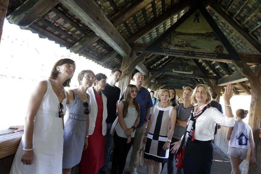 Lucerne: Guided Walking Tour with an Official Guide - Starting at the Tourist Information Luzern shop
