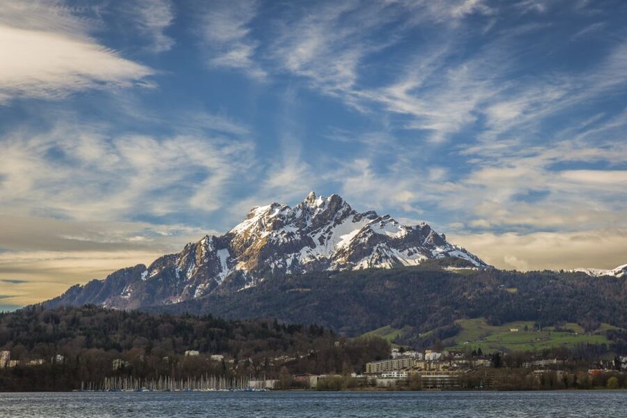 Lucerne: Walking and Boat Tour with Cheese & Wine Tasting - Chapel Bridge and the first look at old Lucerne
