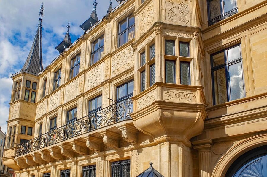 Luxembourg City: Walking Tour with Optional Wine Tastings - The Grand Ducal Palace and the old town