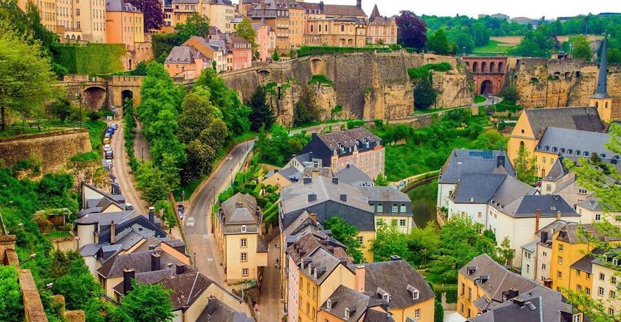 Luxembourg Highlights: Walking Tour in English - Walking through the old city and its main sights