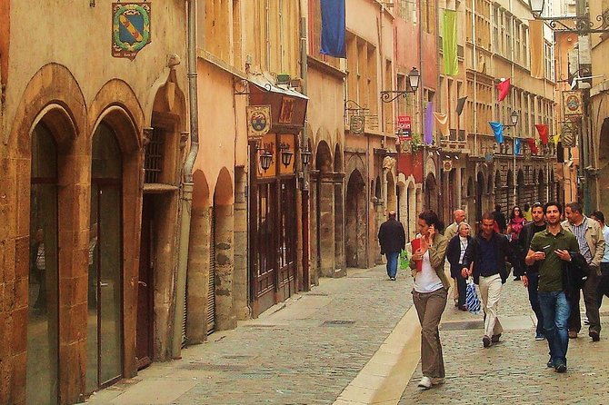 Lyon Highlights & Secrets Walking Guided Tour (small group) including Funicular - What to expect from the pace and practical setup