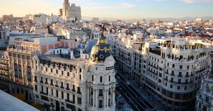 Madrid: 1.5-Hour City Highlights Guided Walking Tour - Royal Palace and Almudena Cathedral