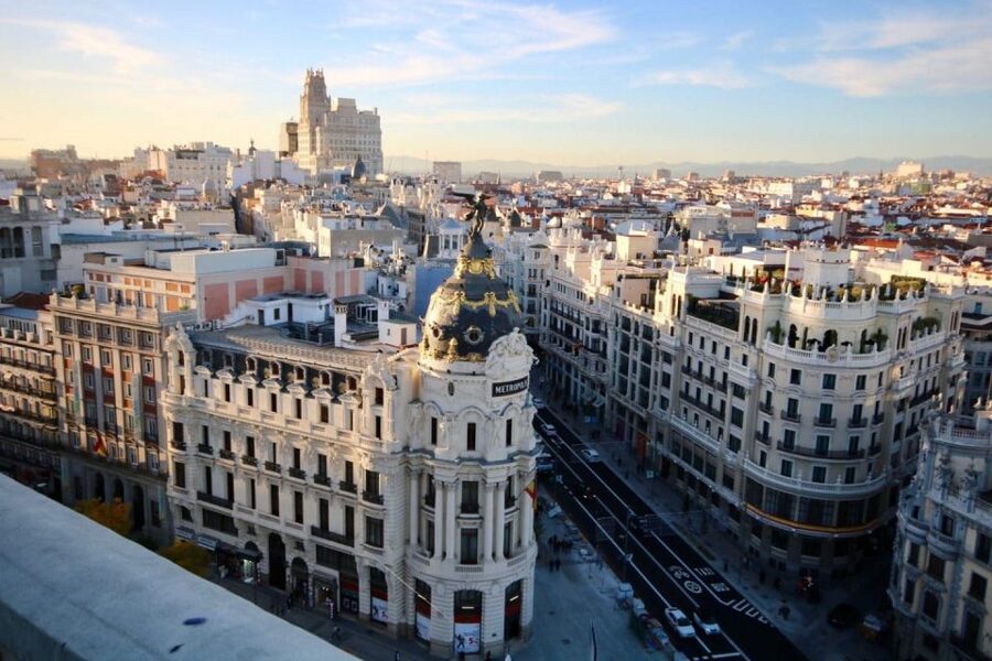 Madrid: 1.5-Hour City Highlights Guided Walking Tour - Plaza de la Villa and Madrid’s older streets
