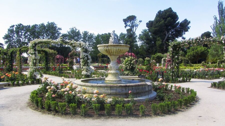 Madrid: 1.5-Hour Retiro Park Guided Walking Tour - Starting the walk: arrive ready for a large park