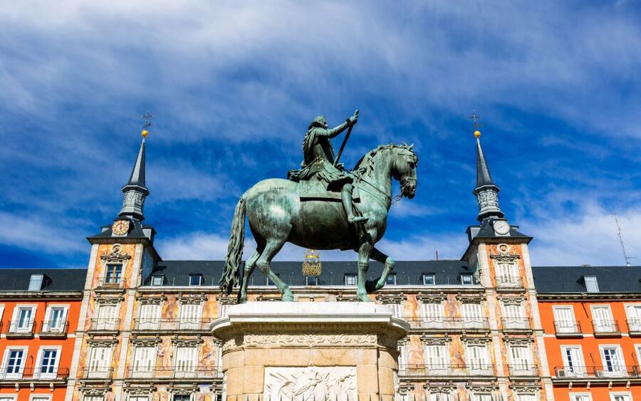 Madrid: City Highlights Guided Walking Tour - Royal Palace and Almudena Cathedral from outside
