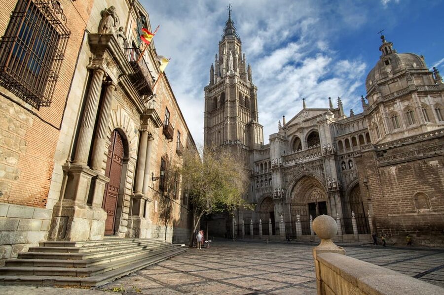 Madrid: Day Trip to Toledo with Walking Tour & Small Group - Santa María la Blanca and the old Jewish quarter
