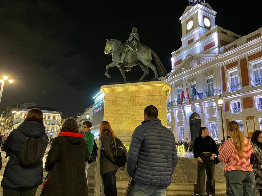 Madrid: Enchanted Evening Walking Tour in Spanish - Pasadizo de San Ginés and the power of a narrow passage