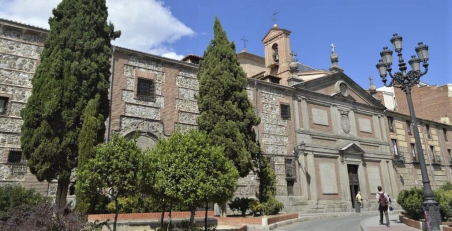 Madrid: Guided Walking Tour of Monasterio de las Descalzas - What the $28 price buys you